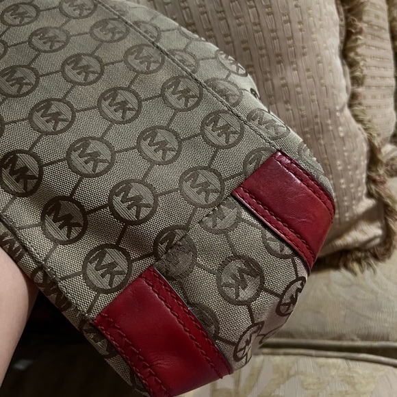 Michael Kors Ludlow Satchel - Picture 8 of 17